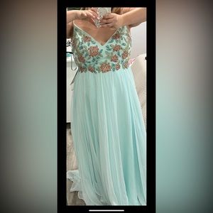 Mac Duggal Embellished Chiffon Gown (Aqua) size 14